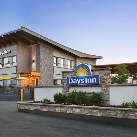 Days Inn By Wyndham Montreal East Экстерьер фото