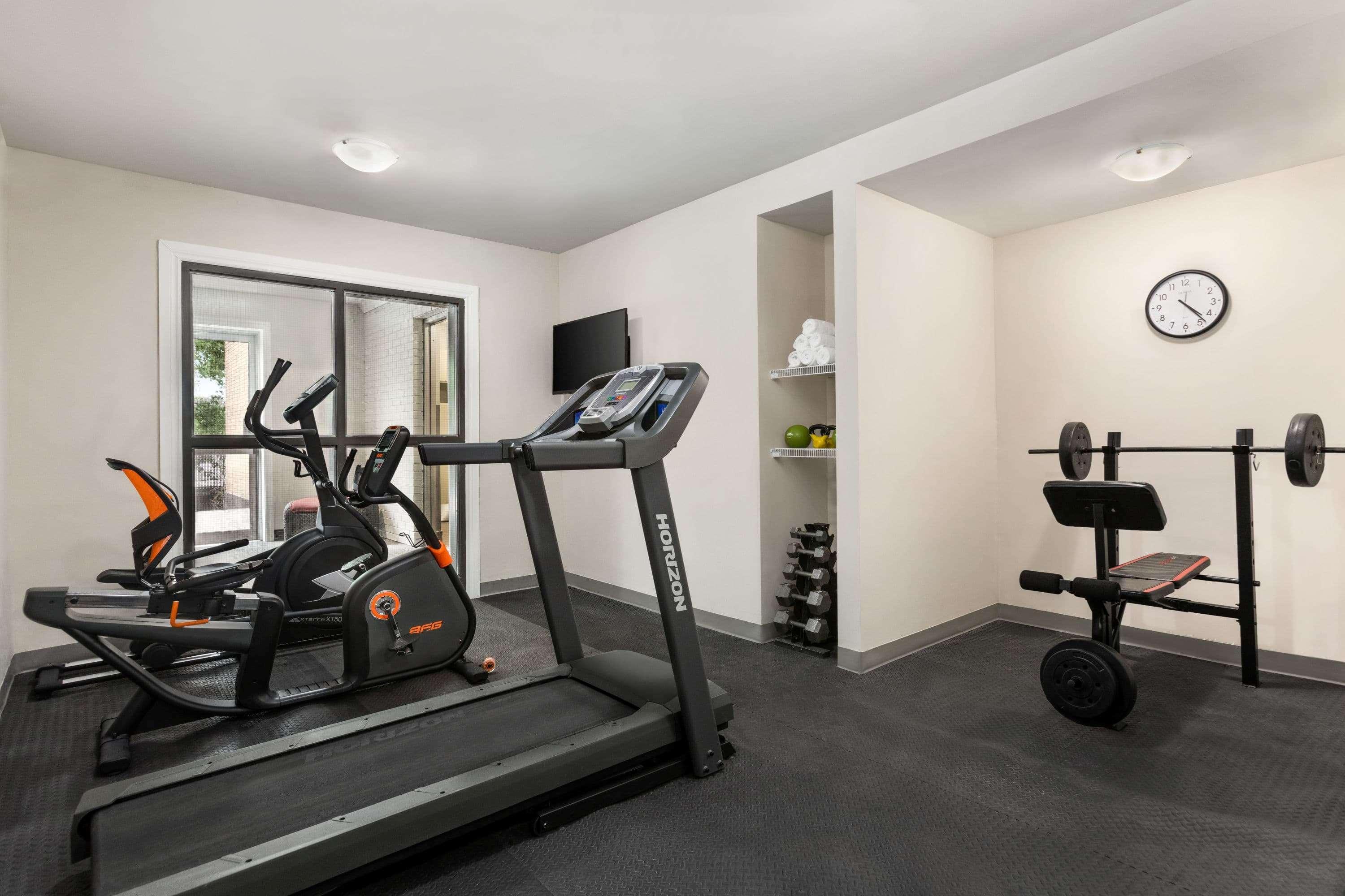 Days Inn By Wyndham Montreal East Экстерьер фото