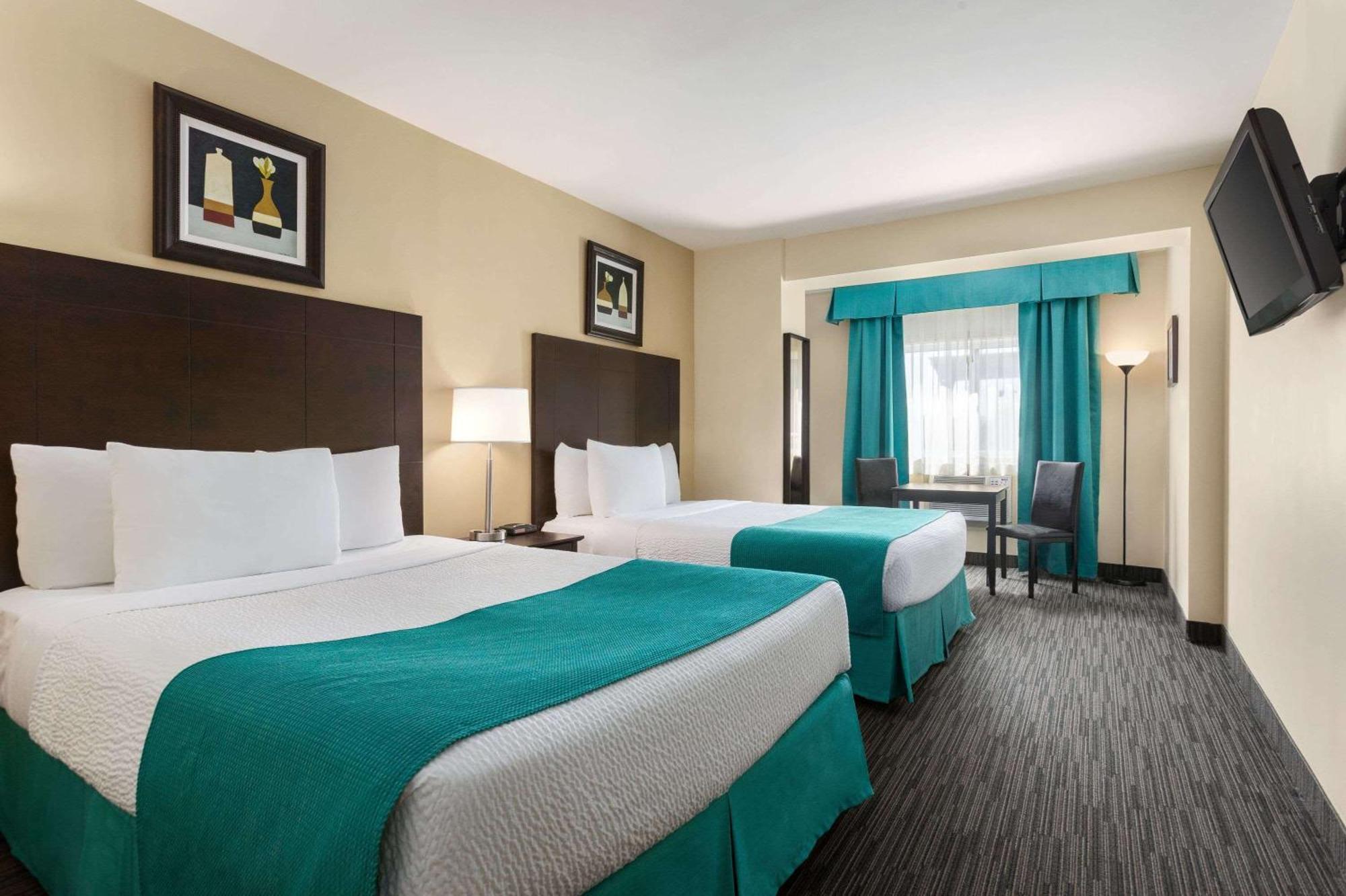 Days Inn By Wyndham Montreal East Экстерьер фото