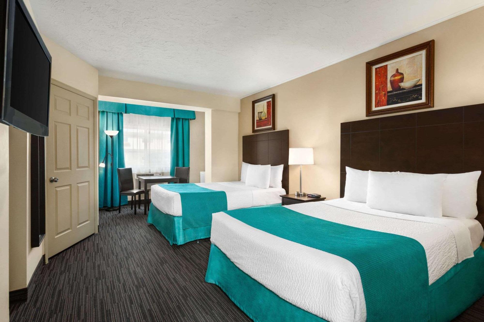 Days Inn By Wyndham Montreal East Экстерьер фото